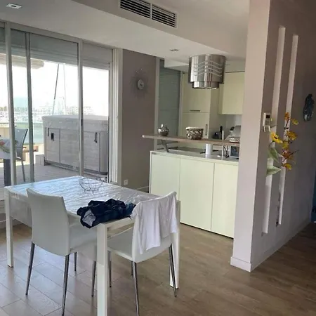 Marina Vue Apartment *