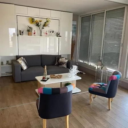 Marina Vue Apartment *